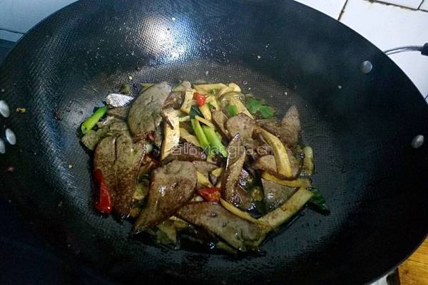 泡菜炒猪肝的做法图解8