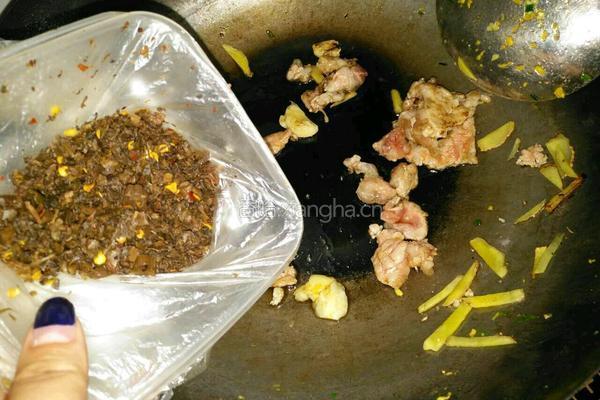 盐菜土豆汤的做法图解3