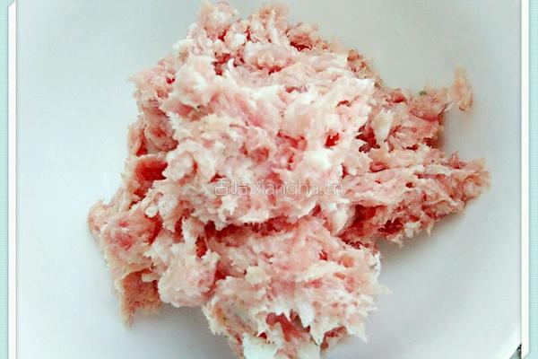 胡萝卜肉馅水饺的做法图解1