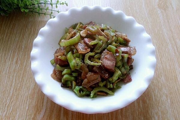 芥菜叶茎炒咸肉的做法图解9