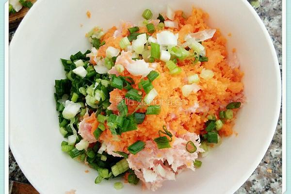胡萝卜肉馅水饺的做法图解3