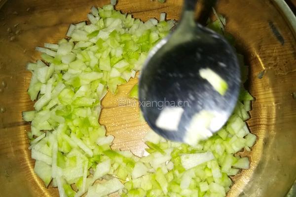 蜂蜜萝卜止咳水的做法图解1