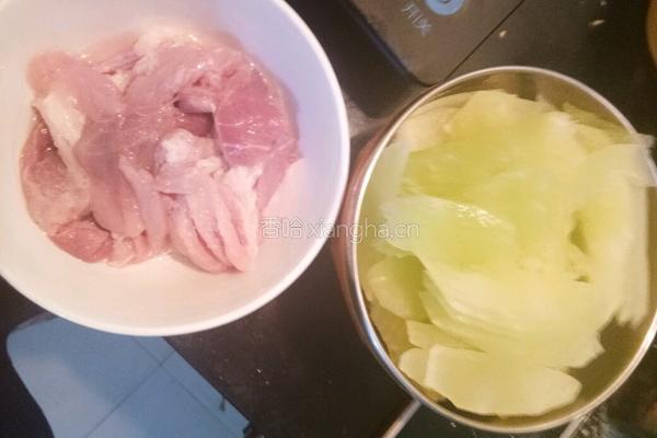 莴笋炒肉片的做法图解1