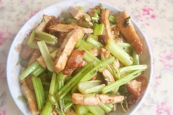 芹菜炒豆腐干的做法图解6