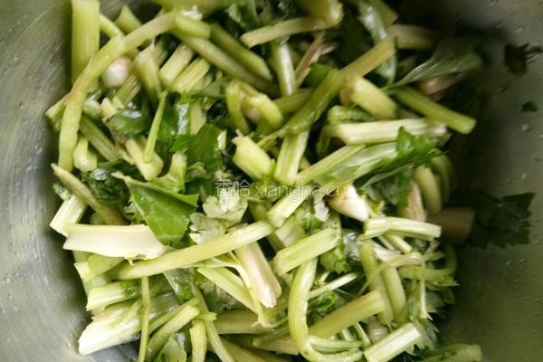 芹菜炒豆腐干的做法图解3
