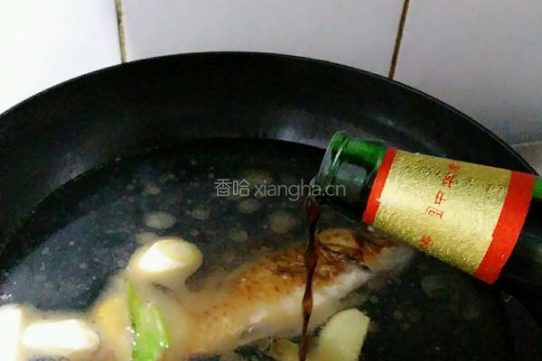 海参鲫鱼汤（下奶）的做法图解4