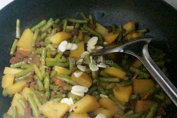 炖豆角、土豆的做法图解7