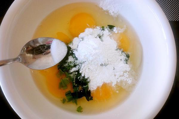 菠菜鸡蛋糕的做法图解3