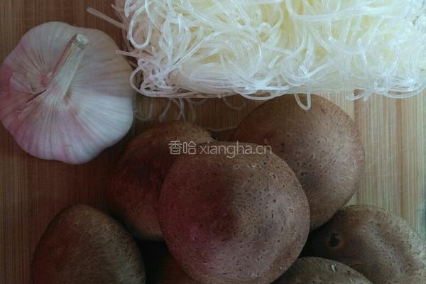 蒜蓉粉丝蒸香菇的做法图解1
