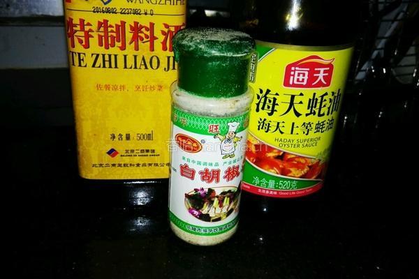 酸菜炖白肉的做法图解10