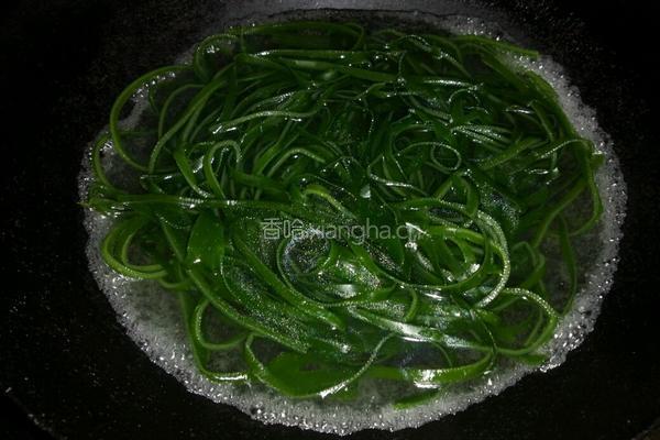 凉拌豆芽海带丝的做法图解3