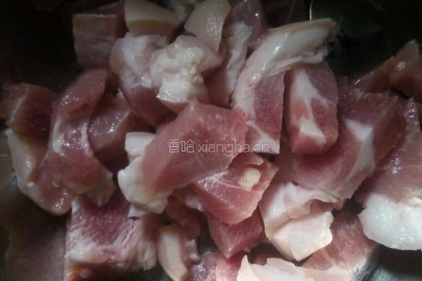 红烧肉鹌鹑蛋的做法图解1
