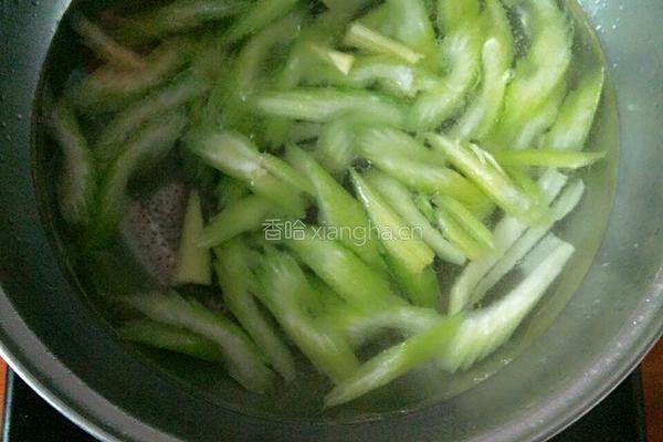 芹菜炒脆鲩鸡肉的做法图解4
