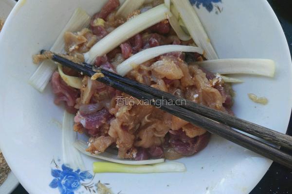 炸鸡柳（猪里脊肉同样适合此做法）的做法图解1