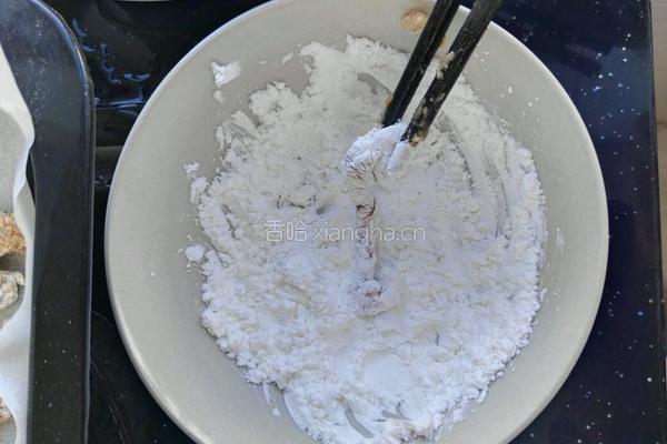 炸鸡柳（猪里脊肉同样适合此做法）的做法图解2