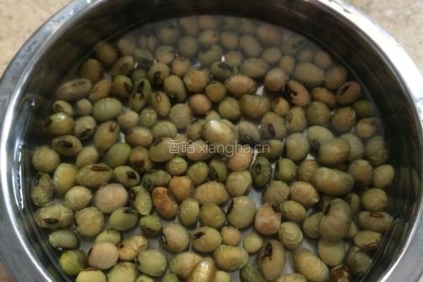 香浓花生红豆豆浆的做法图解1