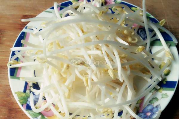 菠菜炒黄豆芽的做法图解2