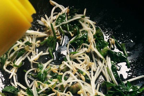 菠菜炒黄豆芽的做法图解7