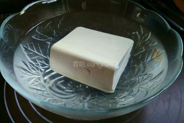 虾皮豆腐的做法图解1