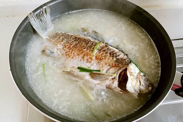 鲫鱼豆腐汤的做法图解7