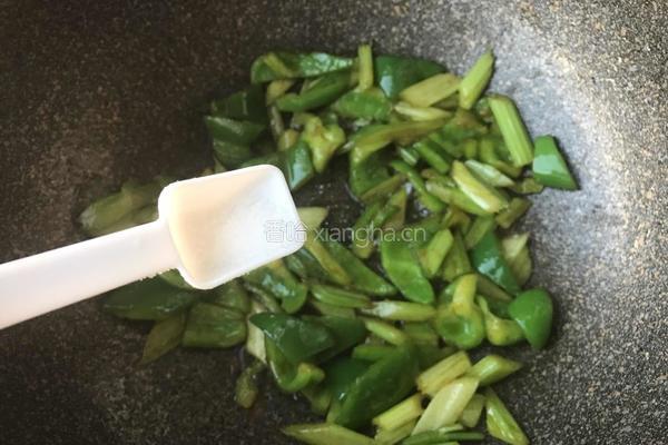青椒炒芹菜的做法图解6