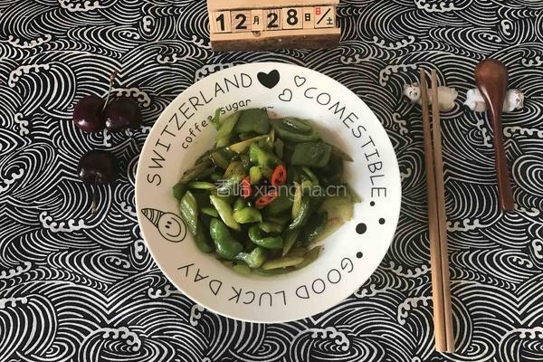 青椒炒芹菜的做法图解8