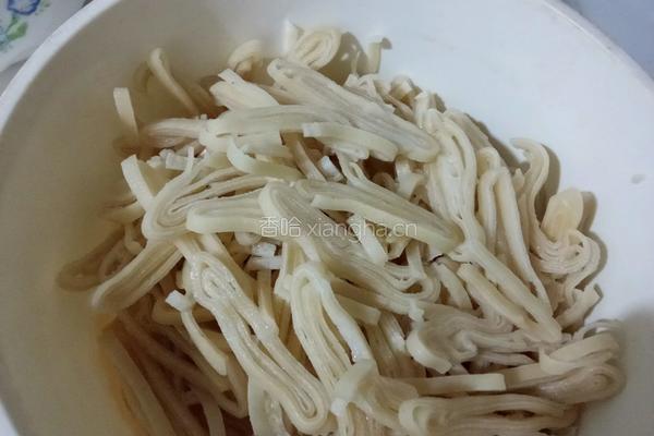 腊肉煮豆丝的做法图解1