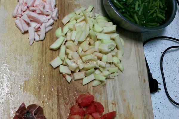 土豆豆角焖面的做法图解1