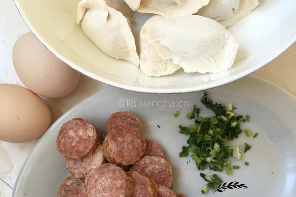 香肠抱蛋煎饺的做法图解1