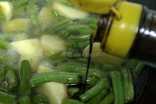 土豆炖豆角的做法图解6