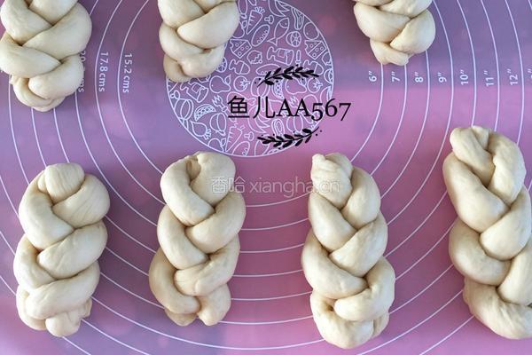 牛奶小辫面包的做法图解11