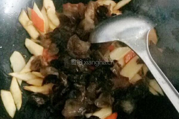 山药胡萝卜炒木耳的做法图解7