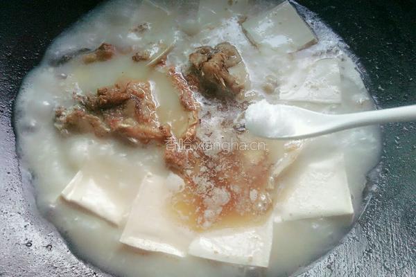 胖头鱼鱼头豆腐汤的做法图解11