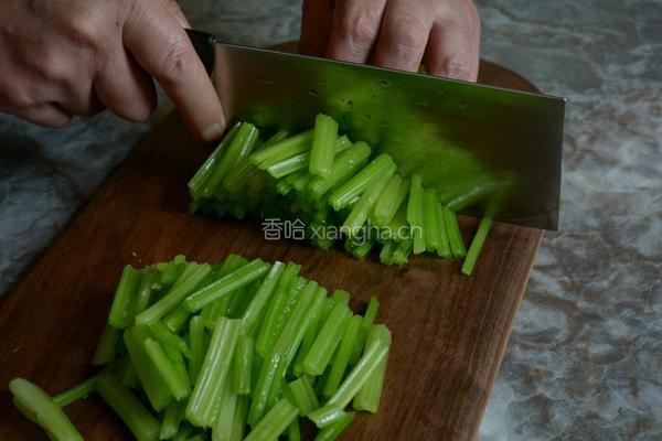 芹菜炒肉丝的做法图解5