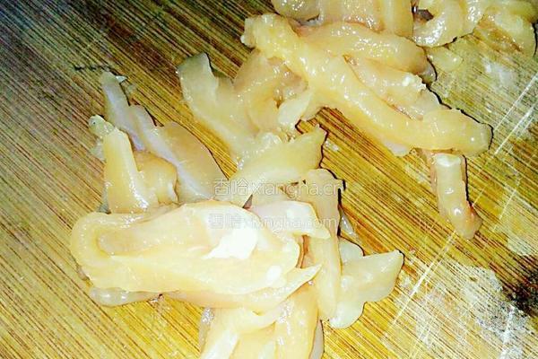 绿豆芽炒肉的做法图解1