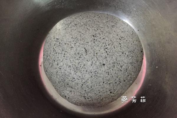 黑芝麻酱花生包的做法图解5