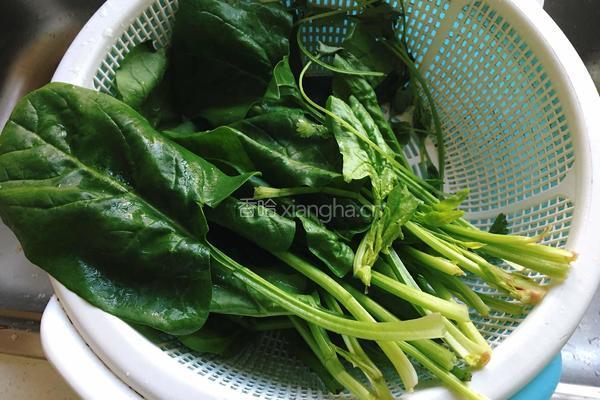 瘦肉菠菜汤的做法图解1