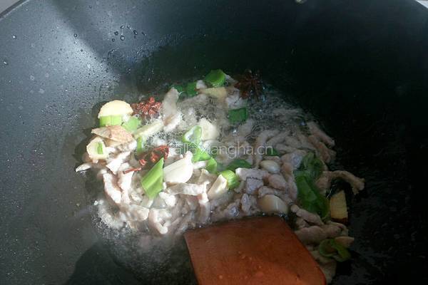 酸菜炒肉丝的做法图解3
