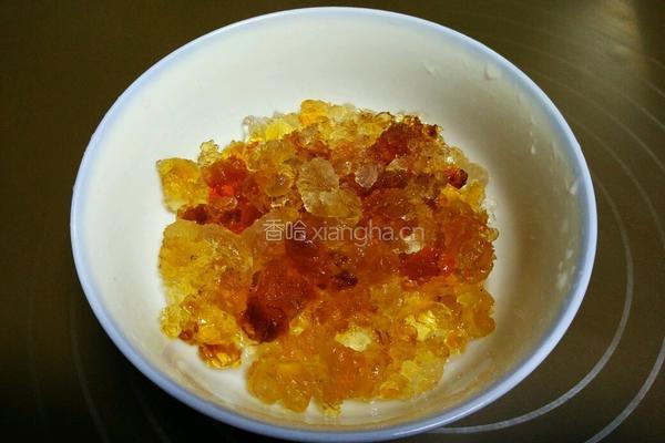 桃胶皂米银耳羹的做法图解3