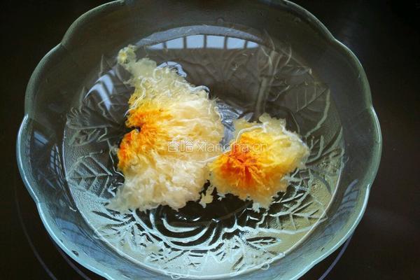 桃胶皂米银耳羹的做法图解6