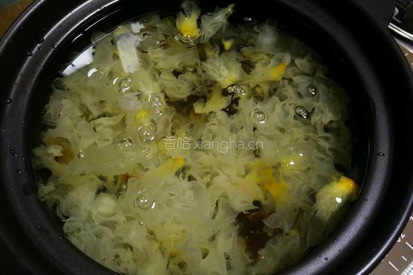 桃胶皂米银耳羹的做法图解10