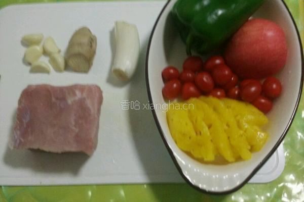 苹果菠萝炒肉片的做法图解1