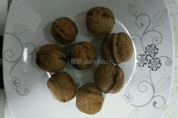 黑米燕麦核桃粥的做法图解2