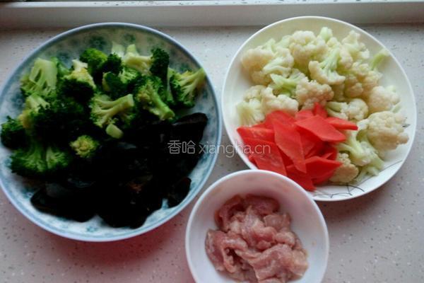 双花炒木耳的做法图解1