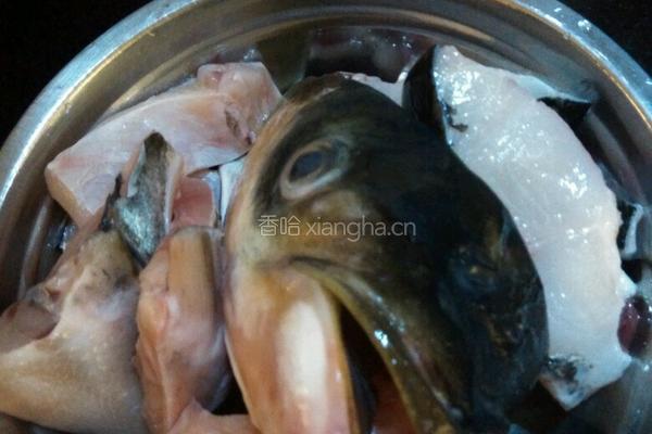 鱼头豆腐汤的做法图解1