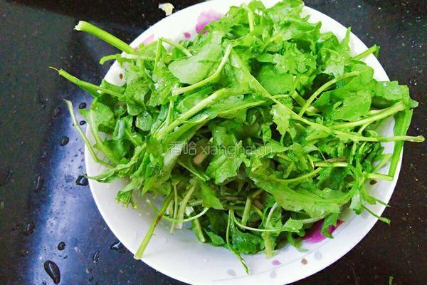荠菜炒蛋的做法图解2