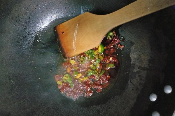 老干妈炒莲菜的做法图解8
