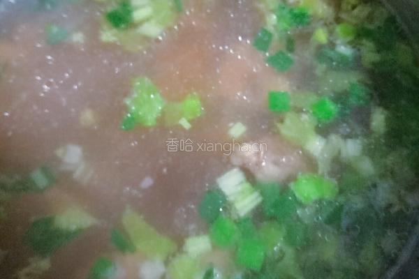 猪骨莲藕花生汤的做法图解4