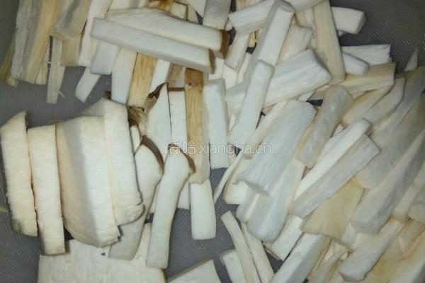 鲍菇炒瘦肉的做法图解1