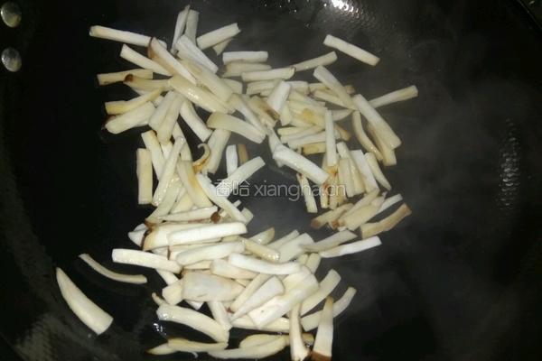鲍菇炒瘦肉的做法图解3